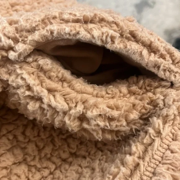 Hollister XS fleece zip up crop jacket - Picture 9 of 9